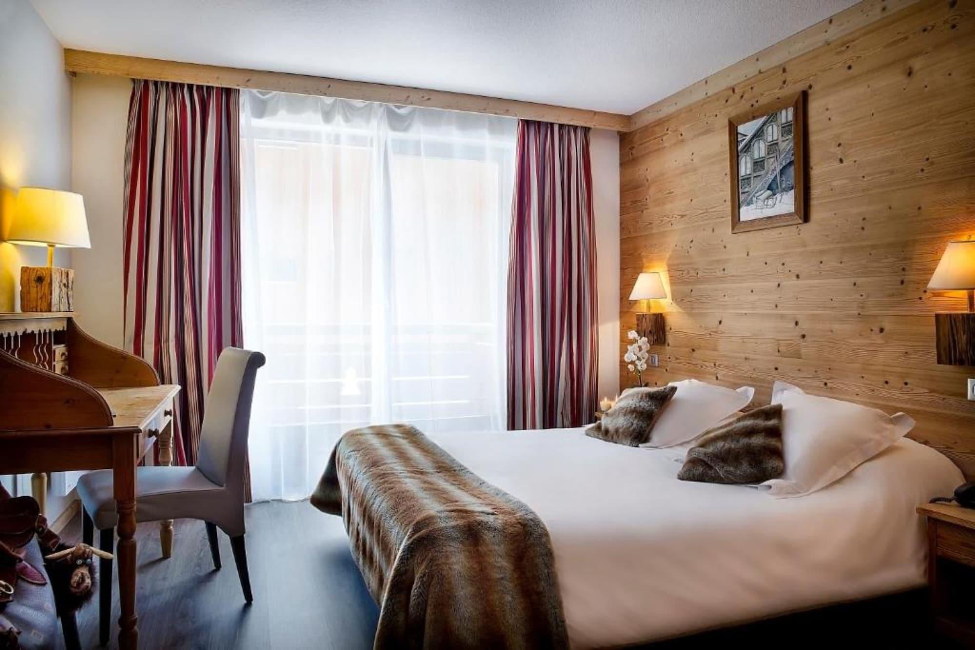 Hotel Alpen Roc Ла Клусаз Екстериор снимка
