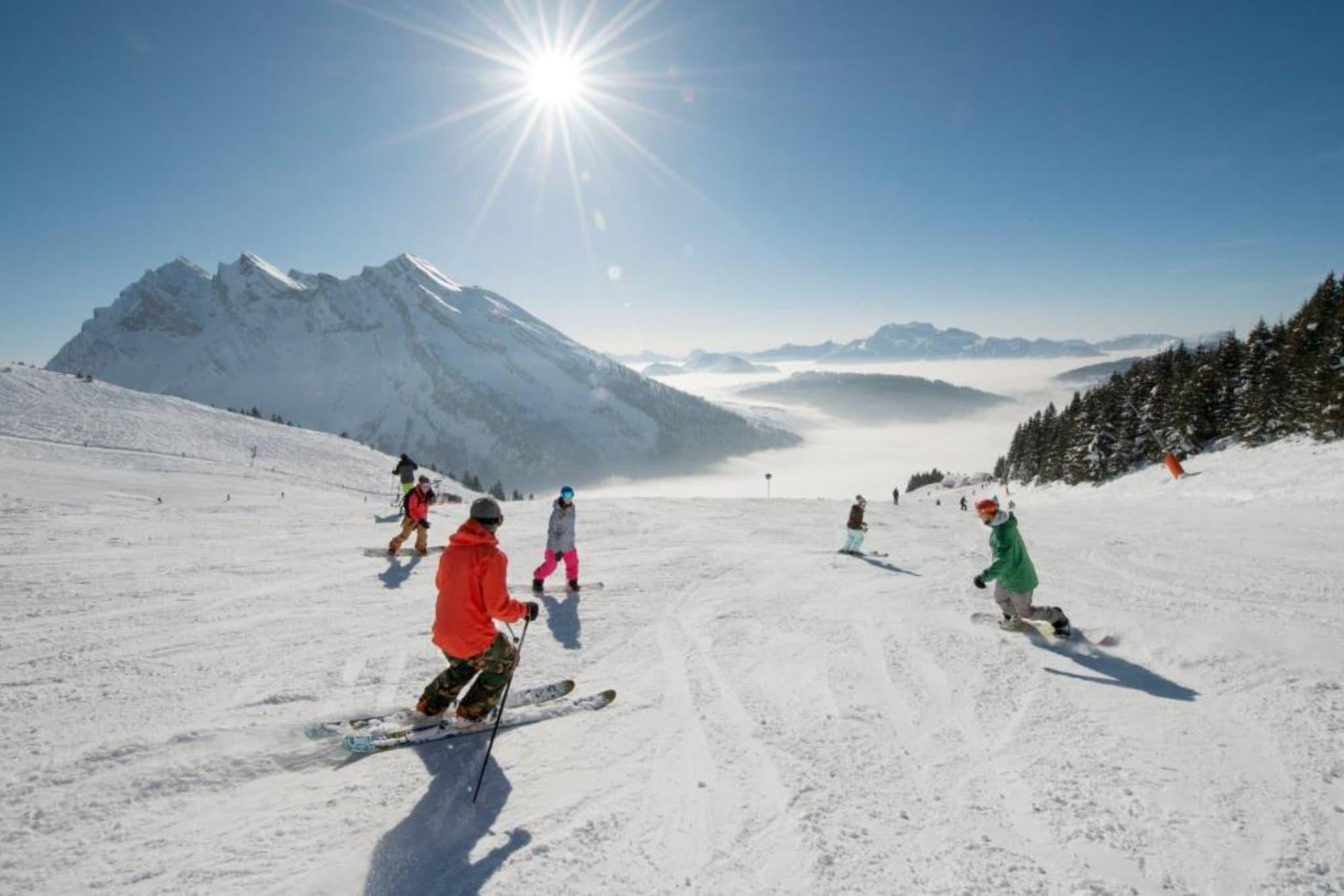 Hotel Alpen Roc Ла Клусаз Екстериор снимка