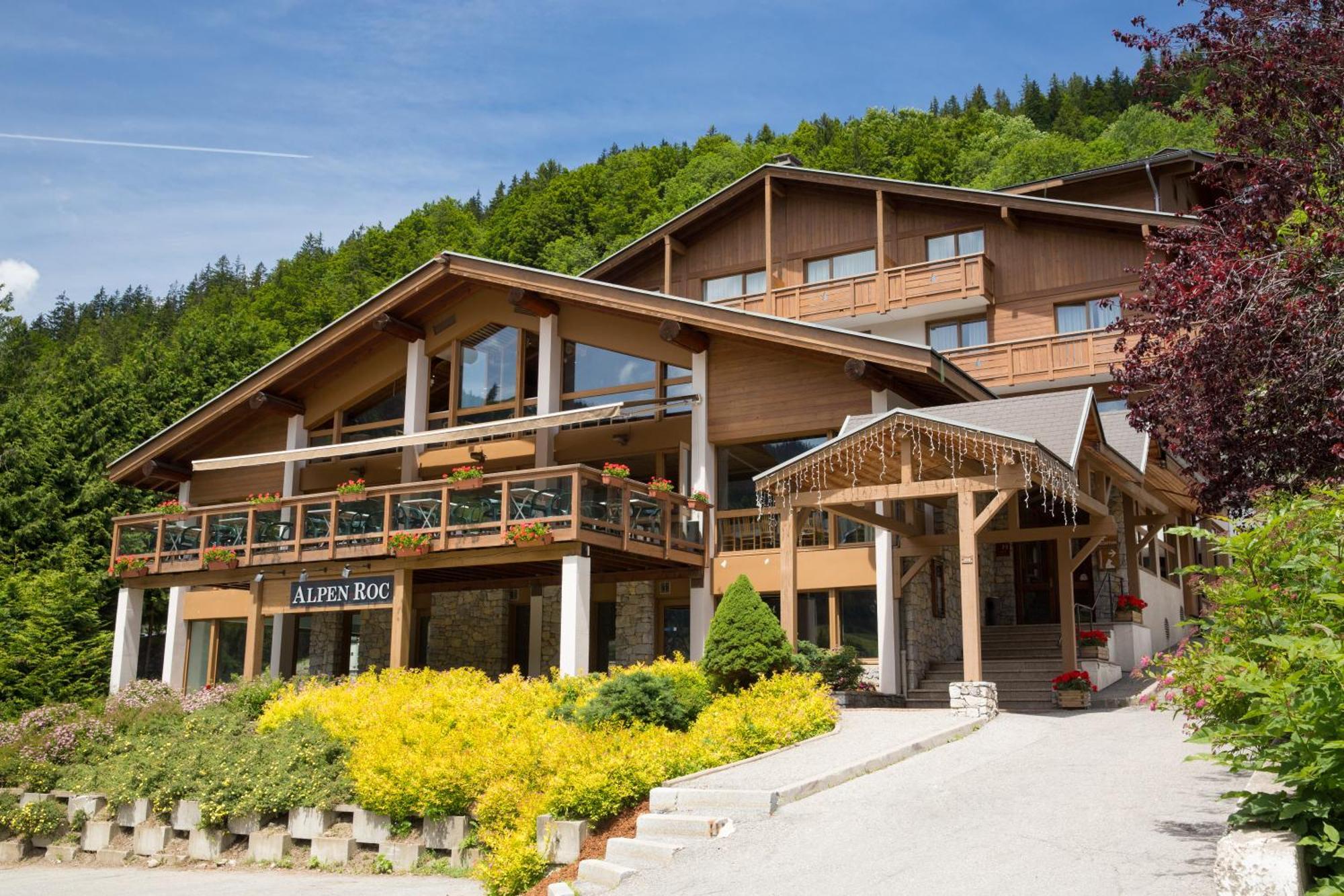 Hotel Alpen Roc Ла Клусаз Екстериор снимка