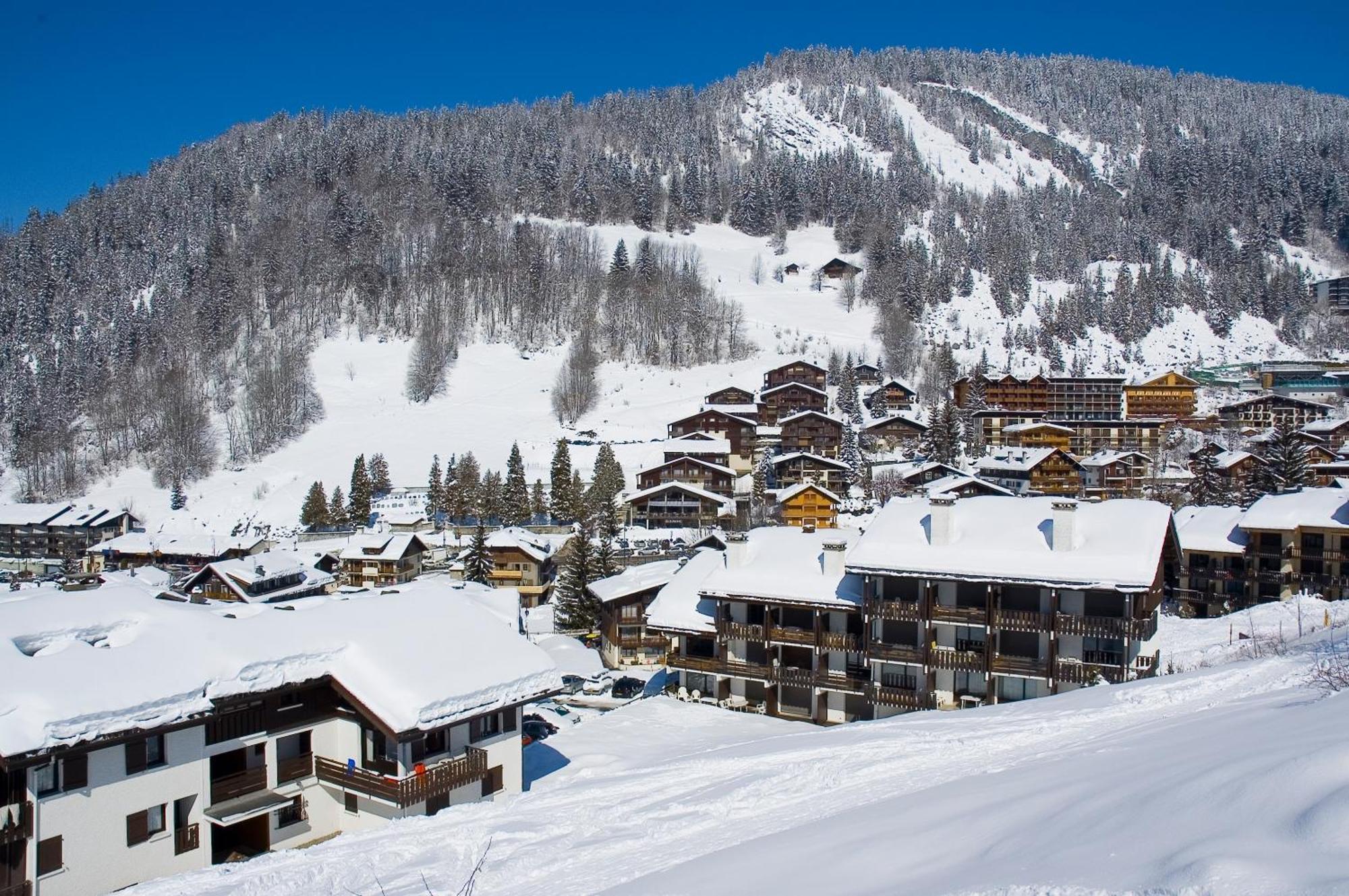 Hotel Alpen Roc Ла Клусаз Екстериор снимка