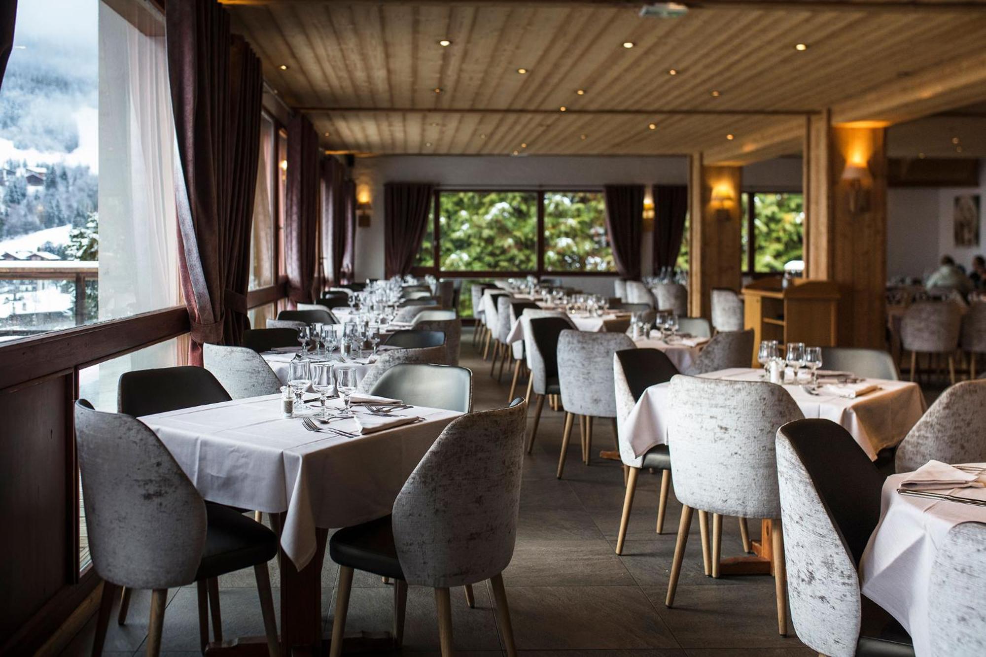 Hotel Alpen Roc Ла Клусаз Екстериор снимка