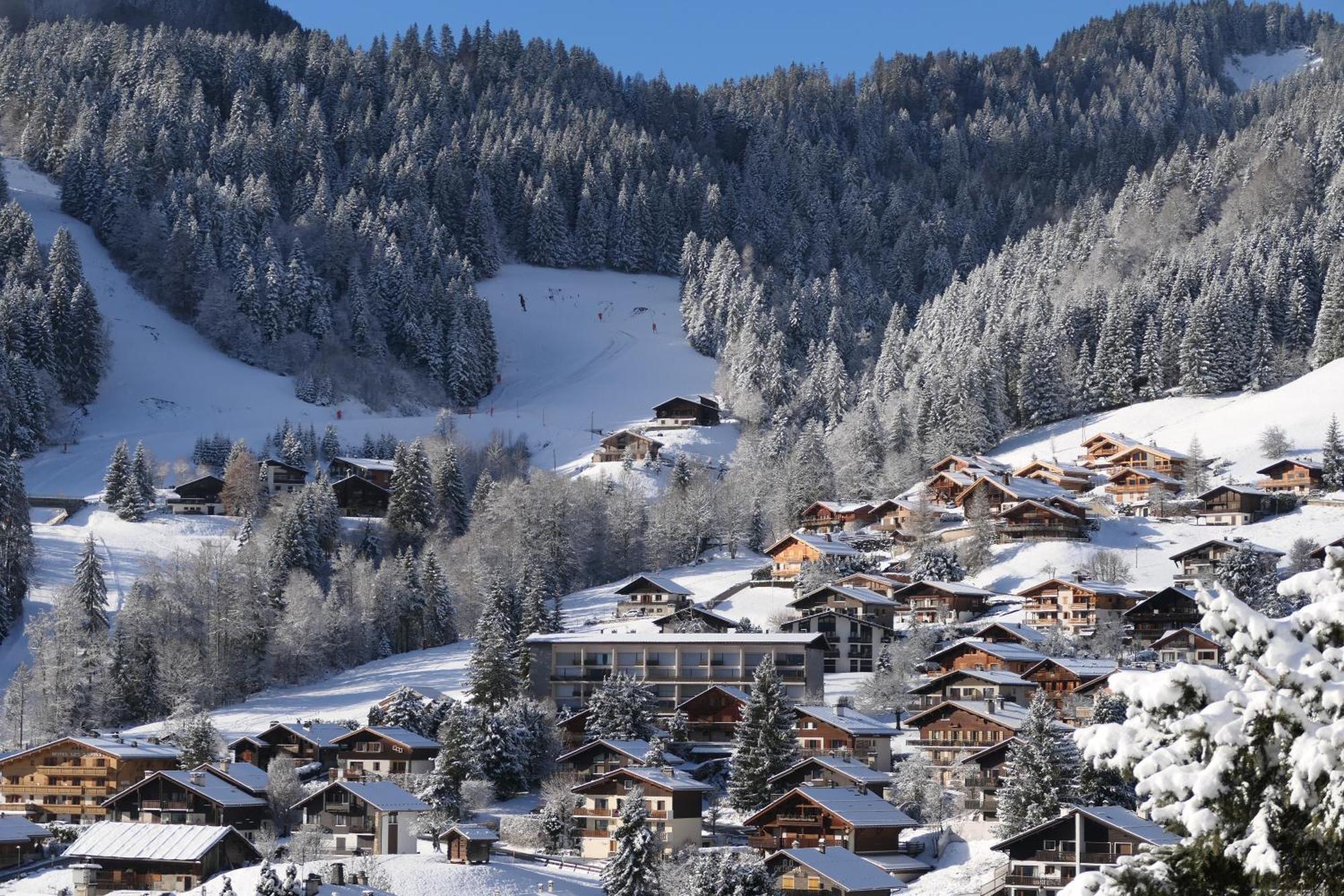 Hotel Alpen Roc Ла Клусаз Екстериор снимка
