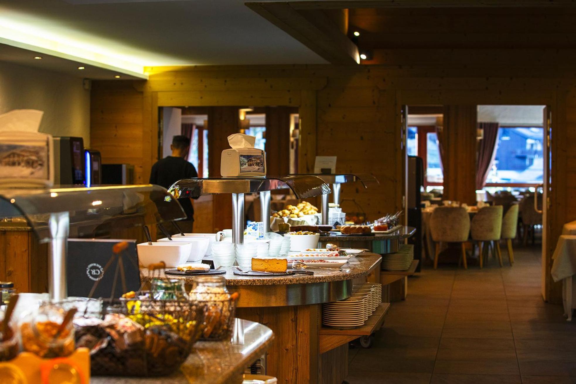 Hotel Alpen Roc Ла Клусаз Екстериор снимка