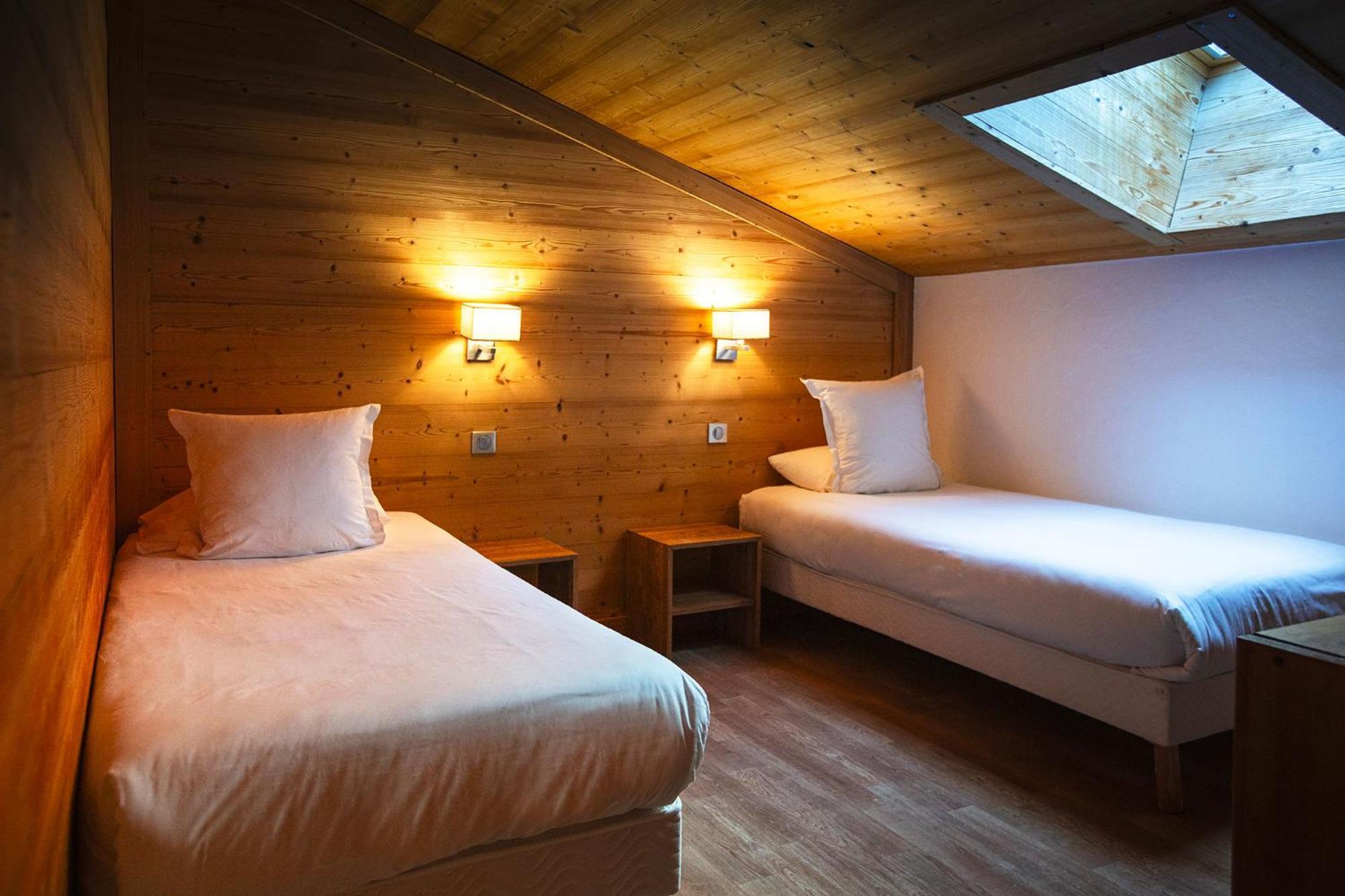 Hotel Alpen Roc Ла Клусаз Екстериор снимка