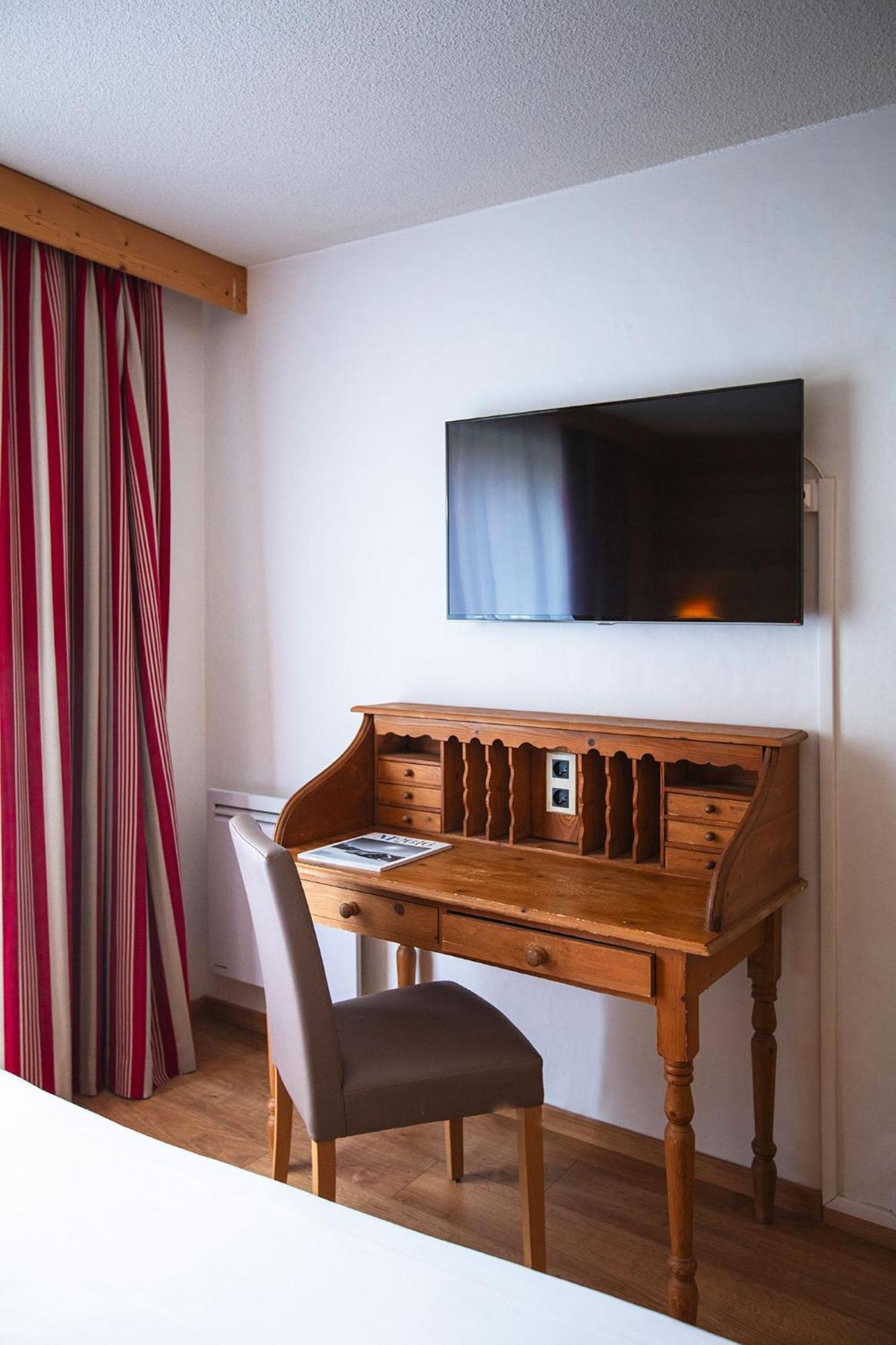 Hotel Alpen Roc Ла Клусаз Екстериор снимка
