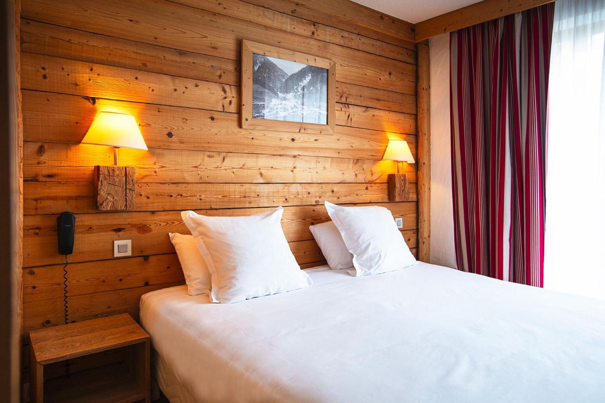 Hotel Alpen Roc Ла Клусаз Екстериор снимка