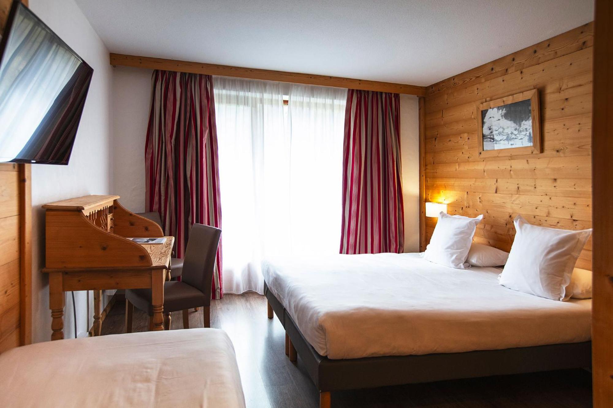 Hotel Alpen Roc Ла Клусаз Екстериор снимка