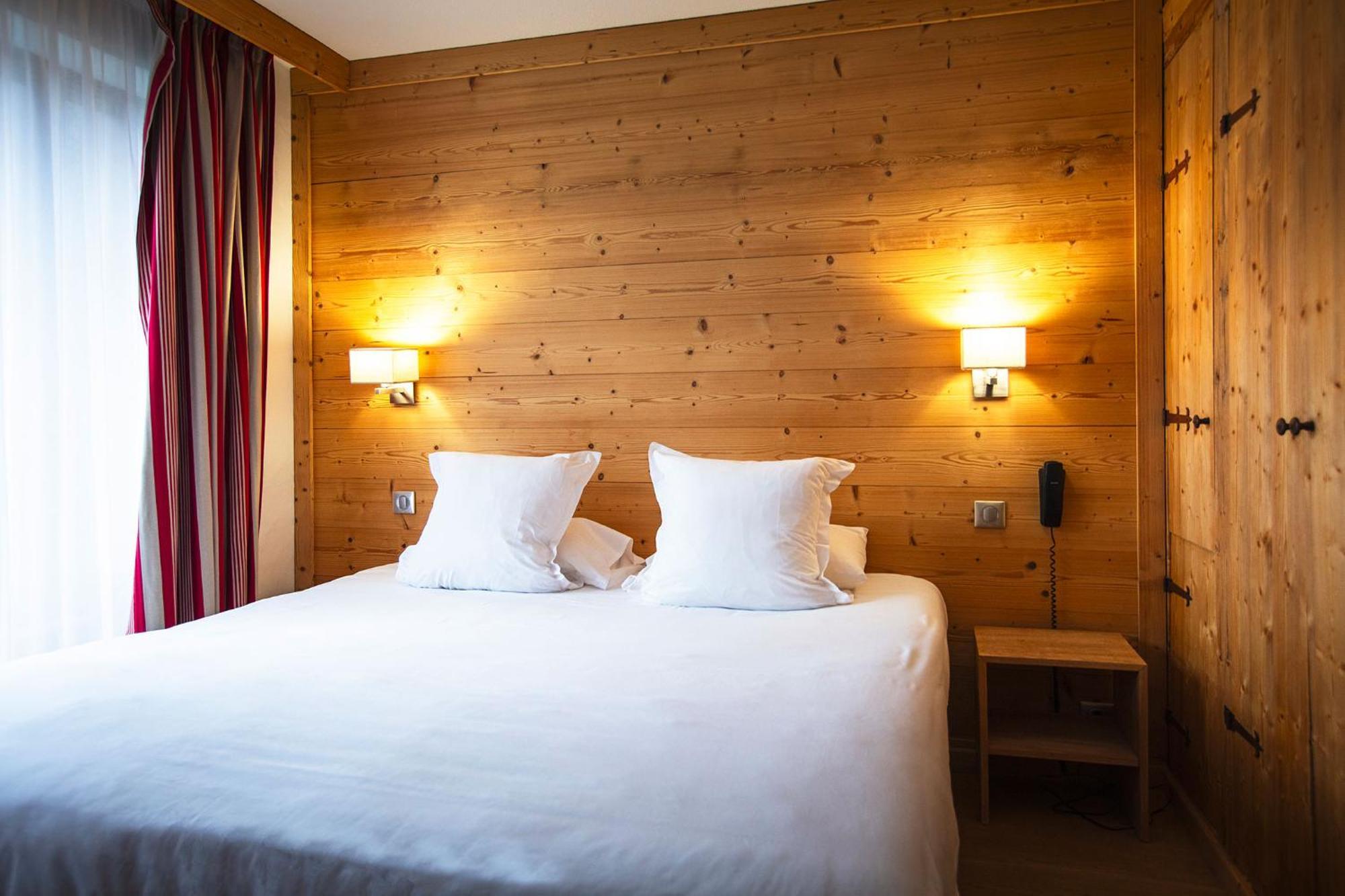 Hotel Alpen Roc Ла Клусаз Екстериор снимка