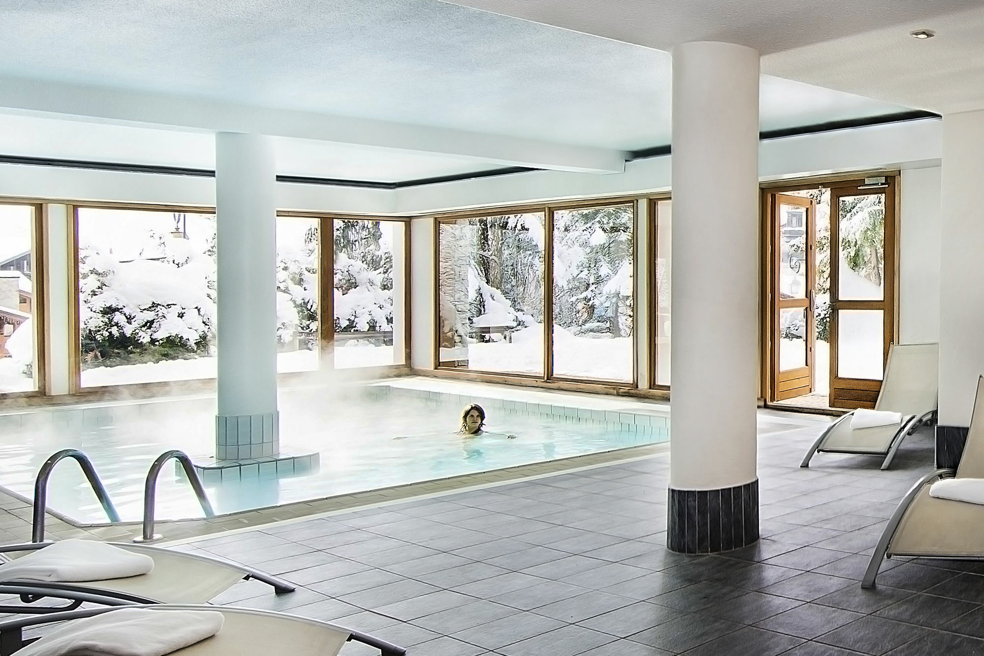 Hotel Alpen Roc Ла Клусаз Екстериор снимка