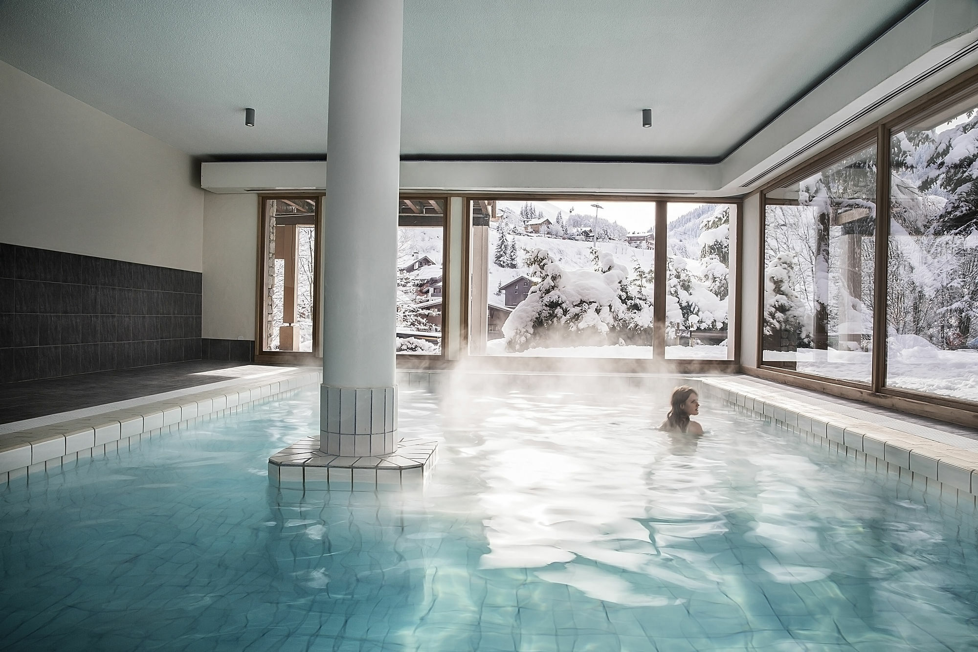 Hotel Alpen Roc Ла Клусаз Екстериор снимка