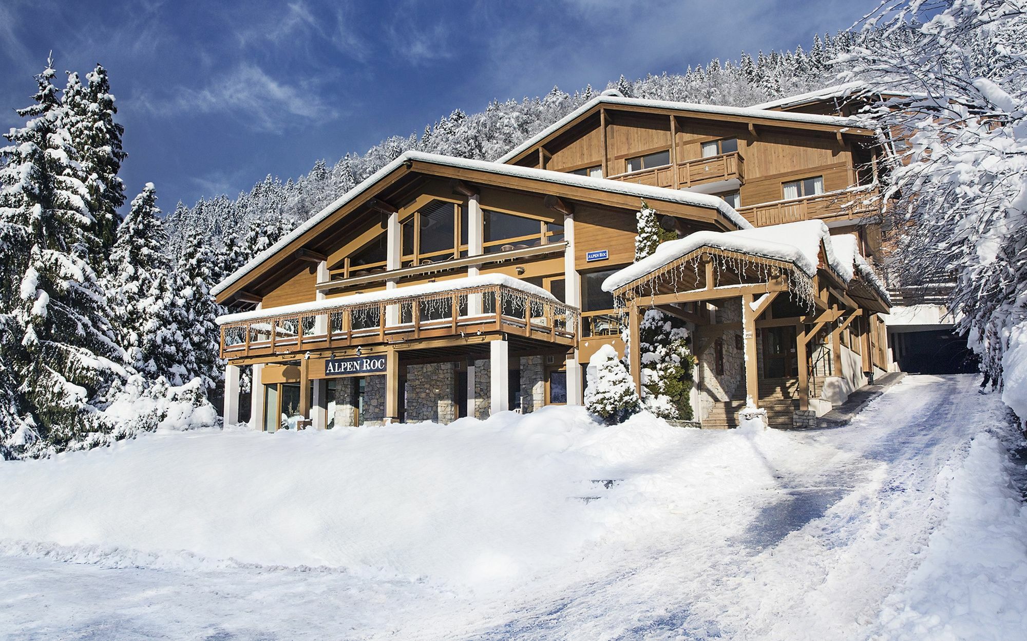 Hotel Alpen Roc Ла Клусаз Екстериор снимка
